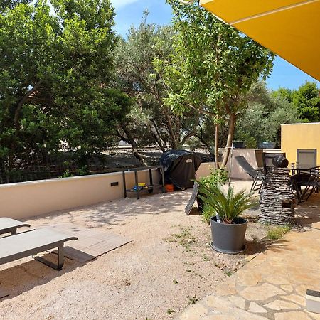Spacious Apartment Close To The Sea In Kastel Luksic Kastela Exterior photo