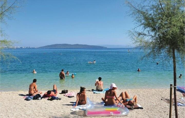 Spacious Apartment Close To The Sea In Kastel Luksic Kastela Exterior photo
