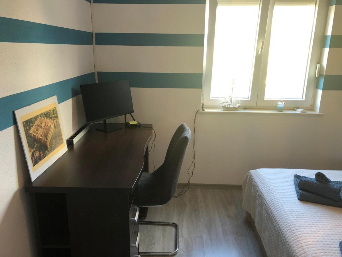 Spacious Apartment Close To The Sea In Kastel Luksic Kastela Exterior photo